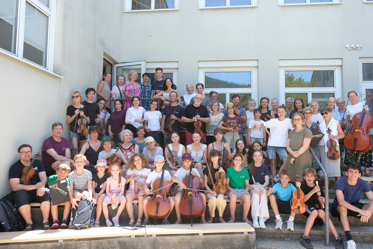 Gruppenfoto der Dozenten und Teilnehmer